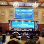 Wakil Walikota Malang, Ali Muthohirin saat rapat koordinasi bersama jajaran Forkopimda dalam rangka menjaga kondusifitas jelang Hari Raya Idul Fitri 2025, Selasa (25/3/2025).