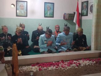 Momen HUT Ke-111, Wali Kota Malang, Wahyu Hidayat dan Wakil Wali Kota Malang, Ali Muthohirin ziarah ke Makam Ki Ageng Gribig, Selasa (8/4/2025).