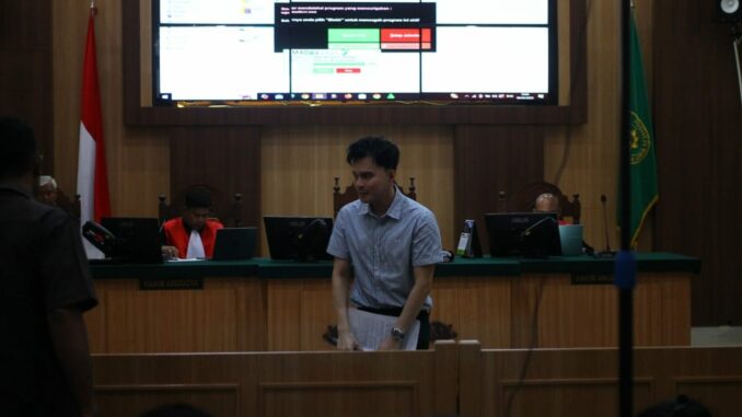 WhatsApp Image 2025-04-09 at 06.11.21 Sidang lanjutan kasus dugaan pencemaran nama baik dengan terdakwa Isa Zega, JPU kembali hadirkan saksi korban, Selasa 8 April 2025. (ist).