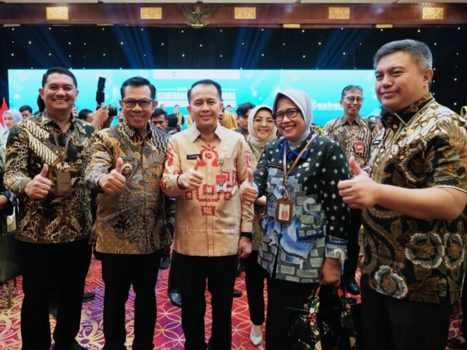Wali Kota Batu, Nurochman pose bersama usai kegiatan peluncuran SP2D Online melalui SIPD RI di Jakarta, Kamis 17 April 2025. (istimewa).