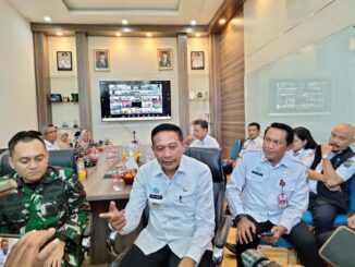 Wali Kota Malang, Wahyu Hidayat disela virtual zoom Gerakan Tanam Padi Serentak 14 Provinsi bersama Presiden Prabowo di Ruang RPH, Rabu (23/4/2025).