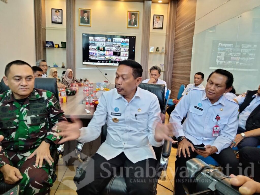 Wali Kota Wahyu Hidayat didampingi Dandim 0833 Kota Malang dan Kepala Dispangtan