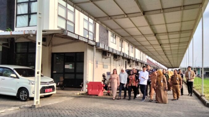 WhatsApp Image 2025-04-29 at 10.18.35 Buntut Temuan Limbah Medis di TPA Supit Urang, Komisi C DPRD Kota Malang Sidak RSUD, Senin (28/04/2025).
