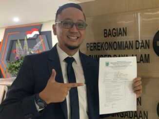 Tino Agus Salim usai menyerahkan berkas.(Ist)