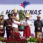 Momen Hardiknas, Wali Kota dan Wakil Wali Kota Batu Luncurkan Program 1000 Sarjana, Jumat (02/05/2025).