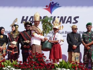 Momen Hardiknas, Wali Kota dan Wakil Wali Kota Batu Luncurkan Program 1000 Sarjana, Jumat (02/05/2025).