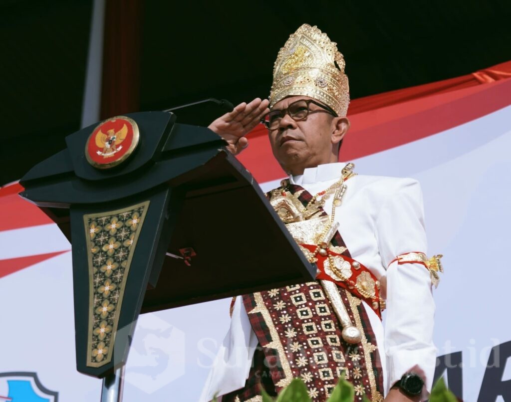 Wali Kota Batu, Nurochman saat memimpin Upacara Hardiknas .(Ist).