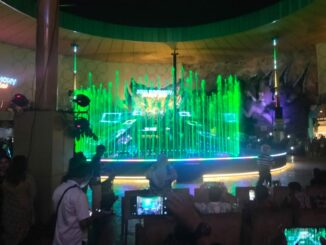 Suasana Wisata Party, Aqua Symphony Fantastic di JTP 3 yang baru saja diluncurkan. (Gus).
