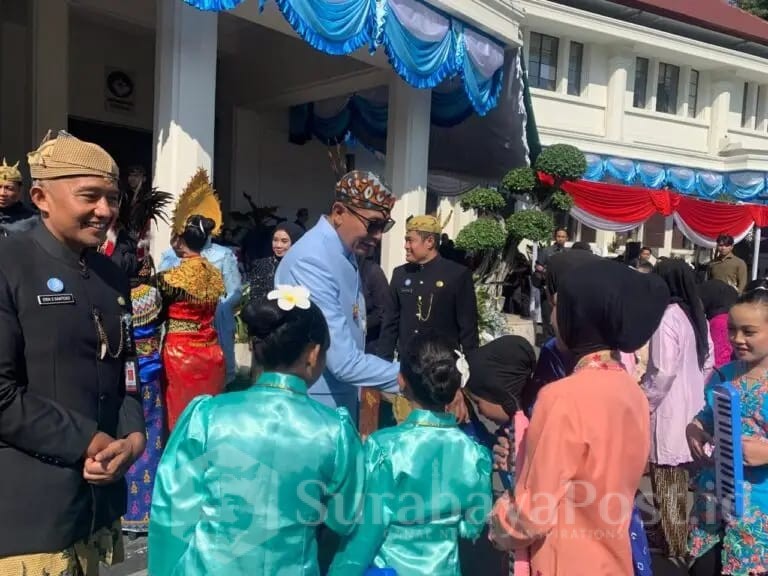 Peringatan Hardiknas, Wali Kota Wahyu Hidayat Komitmen Tingkatkan Kualitas Pendidikan Di Kota Malang, Jumat (02/05/2025).