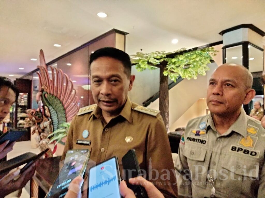 Wali Kota Wahyu Hidayat saat memberikan keterangan kepada wartawan