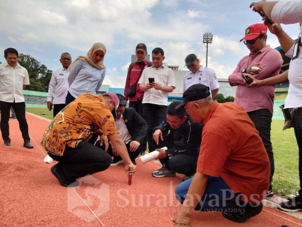Komisi D DPRD Kota Malang memantau pengerjaan proyek stadion Gajayana jelang pelaksanaan Porprov