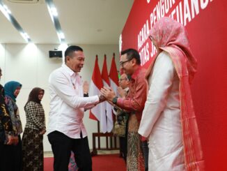 Wali Kota Wahyu Hidayat Hadiri Pengukuhan Kepala OJK Malang, Begini Harapannya. (Sumber Prokompim).