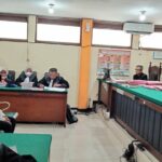 Dua terdakwa kasus dugaan TPPO saat menjalani sidang diruang Garuda PN Kota Malang, Rabu (14/05/2025) siang.