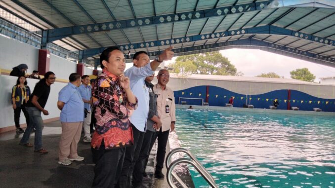 WhatsApp Image 2025-05-15 at 20.14.18 Jelang Porprov IX Jatim, Wali Kota Wahyu Hidayat bersama Wakil Walikota Ali Muthohirin meninjau Stadion Gajayana dan Pastikan Kesiapan Venue, salah satunya kolam renang, Kamis (15/05/2025).
