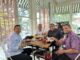 Makan siang bareng Wali Kota Wahyu Hidayat, anggota dewan Rendra Masdrajad Safaat bahas UMKM dan keluhan warga, Kamis, 15 Mei 2025. (istimewa).