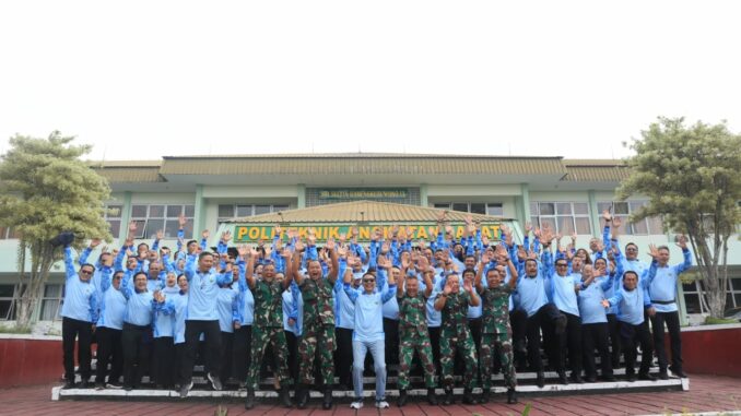 WhatsApp Image 2025-05-17 at 20.18.33 Wali Kota Wahyu Hidayat Resmi Menutup Retret, Kini ASN Kota Malang Siap Tingkatkan Kinerja Pelayanan Publik, Sabtu 17 Mei 2025. (Sumber Prokompim).