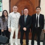Tonny Hendrawan Tanjung alias Apeng bersama Gunadi Handoko & partner selaku kuasa hukumnya. (istimewa).