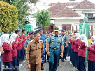 Wali Kota Wahyu Hidayat Tinjau Pelaksanaan Program MBG di SMPN 19 Kota Malang, Senin 19 Mei 2025. (istimewa).