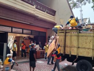 Proses eksekusi rumah dijalan Bandung Kota Malang berjalan lancar tanpa perlawanan, Kamis (22/05/2025).