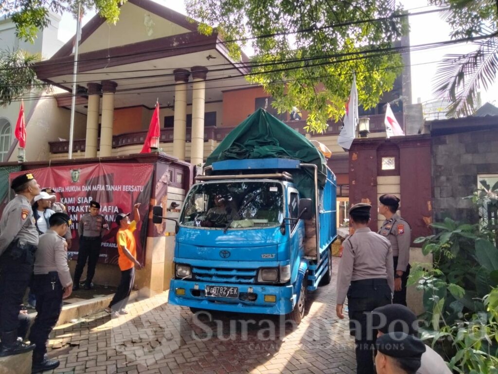 Proses pelaksanaan eksekusi rumah mewah di jalan Bandung Kota Malang