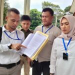 Tim kuasa hukum dua warga Kota Batu yakni Galuh Nalibronto dan Ngatemoen Harijono saat ditemui awak media usai aanmaning di PN Kota Malang, Kamis (22/05/2025).
