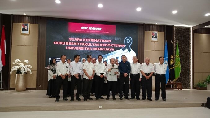 WhatsApp Image 2025-05-24 at 19.55.53 Aksi Guru Besar FK UB Kritik Kebijakan Kemenkes RI, Selasa (20/05/2025).