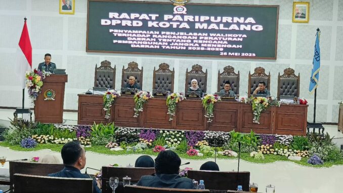 WhatsApp Image 2025-05-26 at 19.27.19 Lewat Paripurna DPRD Kota Malang, Wali Kota Wahyu Hidayat Targetkan RPJMD Rampung dalam 40 Hari, Senin (26/05/2025).