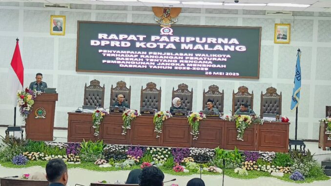 WhatsApp Image 2025-05-27 at 08.19.07 Paripurna, Ketua DPRD Amithya Ratnanggani: RPJMD Jadi Pondasi Pembangunan Kota Malang Jangka Panjang, Senin (26/05/2025).