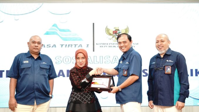 Dirut PJT I, Fahmi Hidayat Tegaskan Komitmennya Pertahanan Predikat Badan Publik Informatif. (Sumber Humas PJT I).