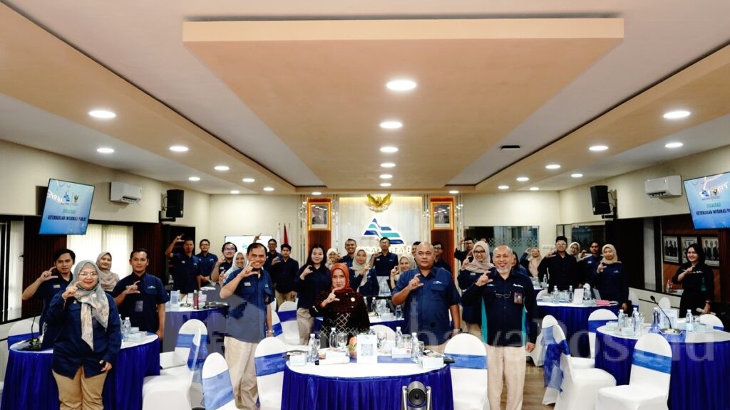 Dirut PJT I, Fahmi Hidayat Tegaskan Komitmennya Pertahanan Predikat Badan Publik Informatif. (Sumber Humas PJT I).