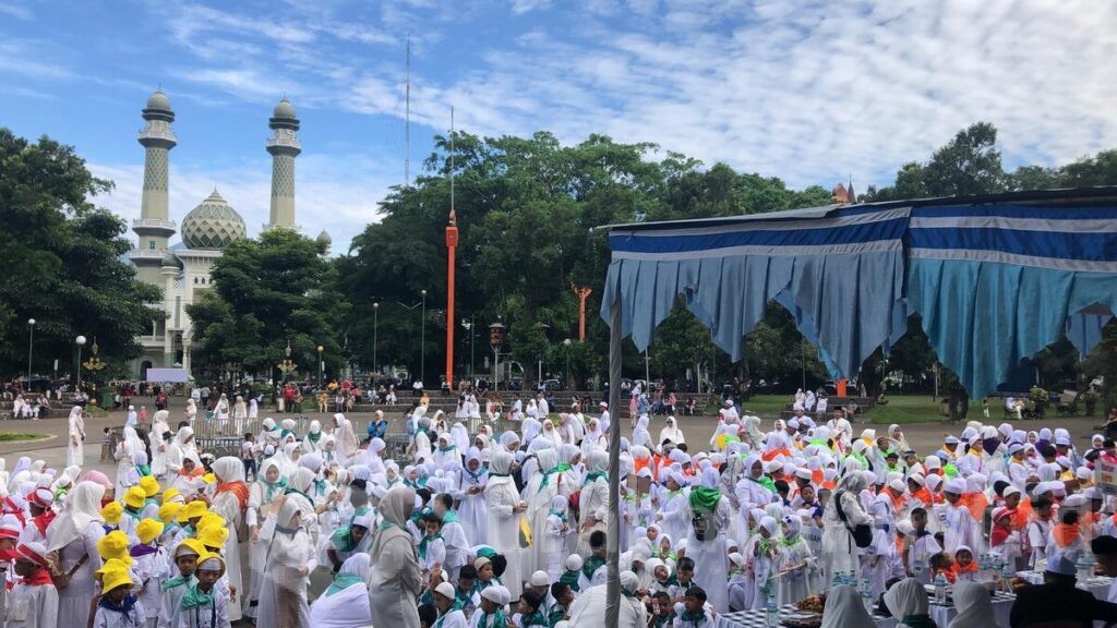 Ribuan anak peserta Manasik Haji For Kids 2025 tampak antusias dalam kegiatan tersebut. (istimewa)
