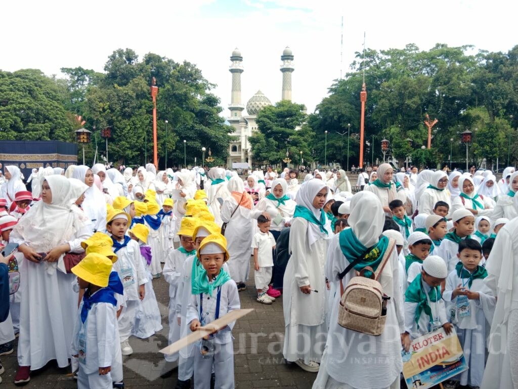 Ribuan anak peserta Manasik Haji For Kids 2025 tampak antusias dalam kegiatan tersebut. (istimewa)