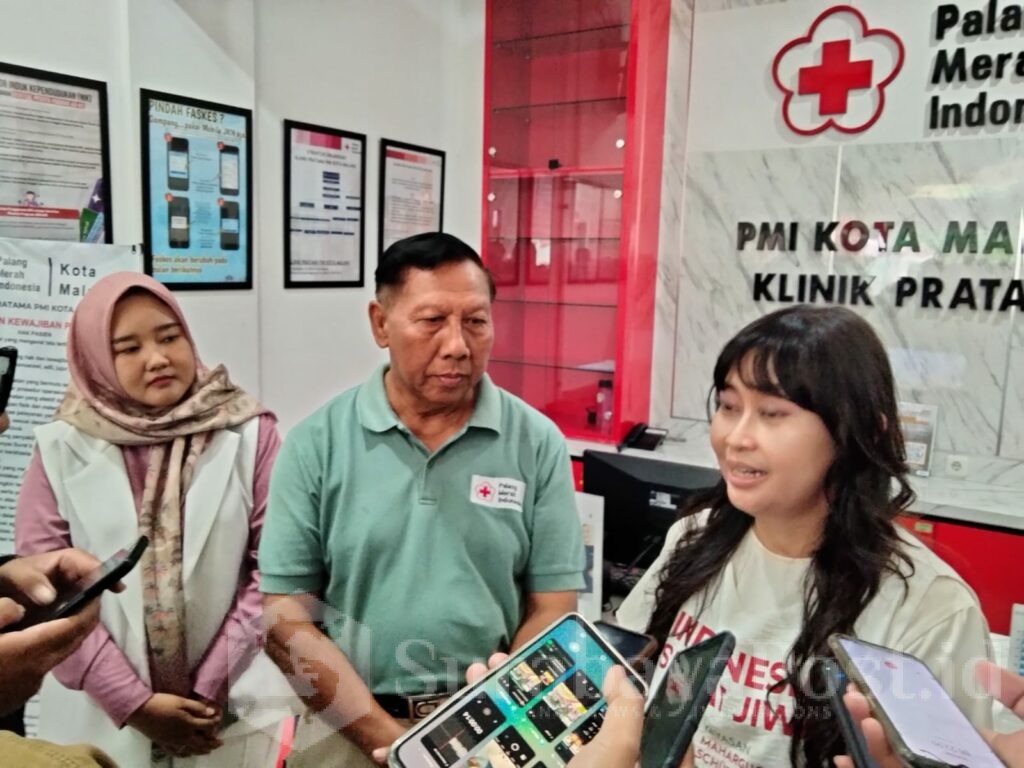Ketua Program Indonesia Sehat Jiwa, Sofia Ambarini, S.Kom memberikan keterangan kepada wartawan