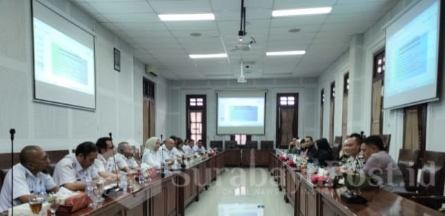 WhatsApp Image 2025-06-02 at 10.22.04 DPRD Kota Malang saat audiensi bersama Diskopindag, camat, dan lurah se-Kota Malang yang digelar pada Rabu 28 Mei 2025 lalu. (istimewa)