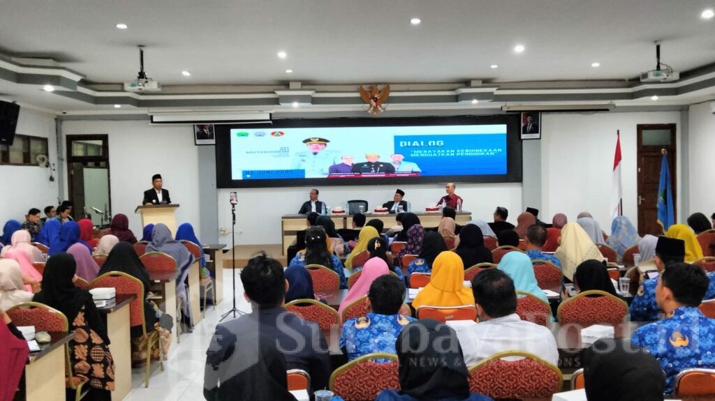 Wakil Wali Kota Malang, Ali Muthohirin saat memberikan arahan kepada ratusan peserta dialog