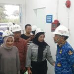 Wali Kota Malang, Wahyu Hidayat saat meninjau progres pembangunan gedung SPPG Tlogowaru, Senin 2 Juni 2025. (ist).
