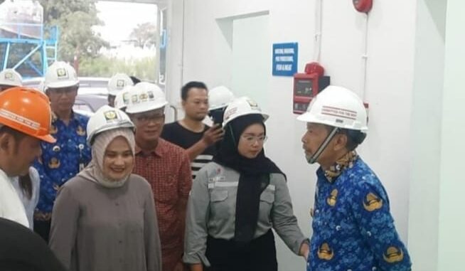 Wali Kota Malang, Wahyu Hidayat saat meninjau progres pembangunan gedung SPPG Tlogowaru, Senin 2 Juni 2025. (ist).