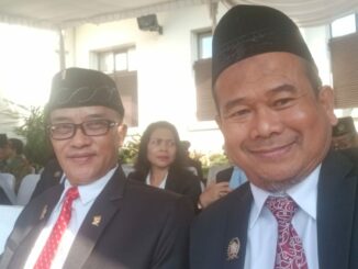 Ustadz H Rokhmad, S.Sos (kanan), anggota DPRD Kota Malang memberikan apresiasi atas pelaksanaan peringatan Hari Lahir Pancasila dengan lancar dan hikmat. (ist).