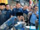 Ketua Komisi A DPRD Jatim, Dedi Irwansa, S.Pd beserta anggota Komisi A lainnya saat meninjau anjungan air siap minum di Kajoetangan Heritage, Selasa (3/6/25) didampingi Wakil Walikota Malang Ali Muthohirin dan Dirut Perumda Tugu Tirta, Priyo Sudibyo. (Humas Tugu Tirta).