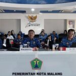 Wali Kota Malang, Wahyu Hidayat saat menghadiri rilis Statistik (RBS) yang dilaksanakan secara hibrida dari Ruang Ngalam Command Center (NCC) Balai Kota Malang, Senin 3 Juni 2025. (Sumber Prokompim).