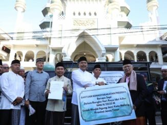 Walikota Wahyu Hidayat Salurkan Bantuan Sapi dari Presiden Prabowo ke Masyarakat Kota Malang, Jumat 6 Juni 2025. (Sumber Prokompim).
