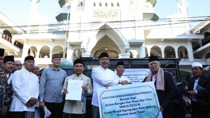 WhatsApp Image 2025-06-06 at 20.20.17 Walikota Wahyu Hidayat Salurkan Bantuan Sapi dari Presiden Prabowo ke Masyarakat Kota Malang, Jumat 6 Juni 2025. (Sumber Prokompim).