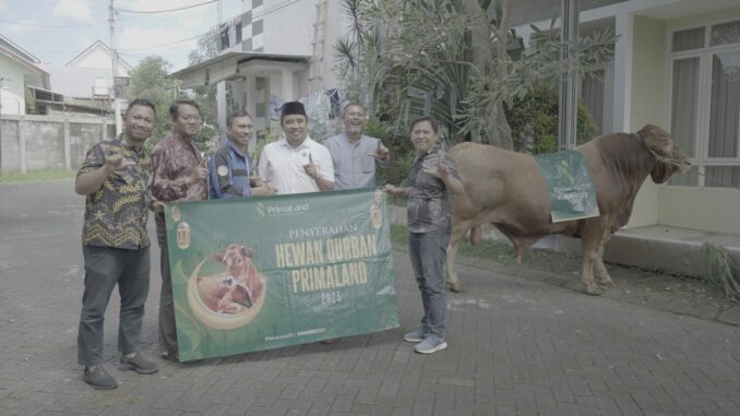 WhatsApp Image 2025-06-07 at 11.15.34 Bersama Primaland, Legislator Rendra Masdrajad Safaat menyerahkan 21 hewan kurban untuk masyarakat Kota Malang. (istimewa).