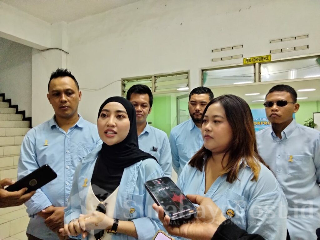 Ketua Umum BPC HIPMI Kabupaten Malang, Qintharra Yassifa memberikan keterangan kepada wartawan