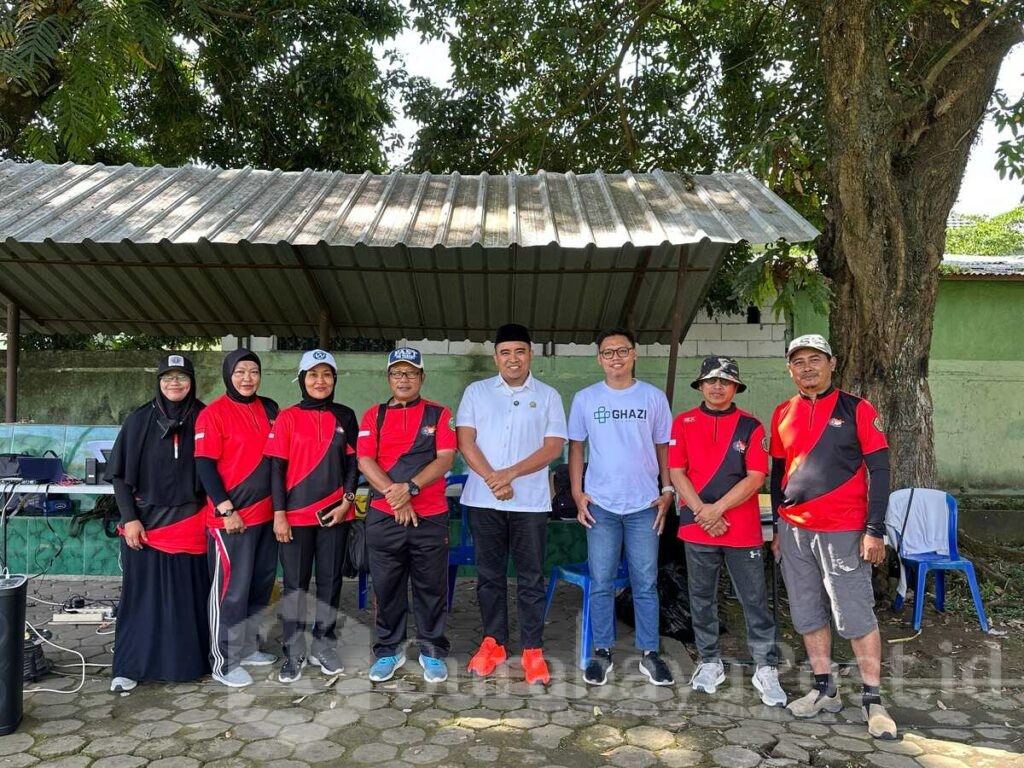 Rendra Masdrajad Safaat, anggota DPRD Kota Malang memberi motivasi atlet Porprov Kota Malang Cabor Panahan. (ist).