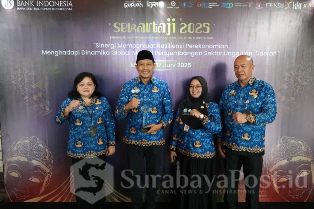 Walikota Wahyu Hidayat pose bersama jajaran