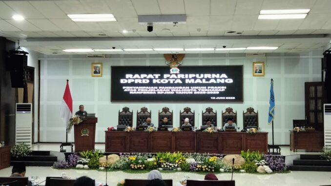 Rapat paripurna yang digelar pada Senin (16/6/2025), fraksi-fraksi DPRD menyoroti berbagai persoalan, termasuk kesenjangan ekonomi dan lingkungan.