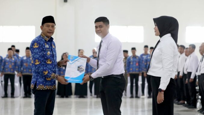 Serahkan SK PPPK Tahap I Tahun 2024, Wali Kota Malang Tekankan Etika Birokrasi. (Sumber Prokompim).