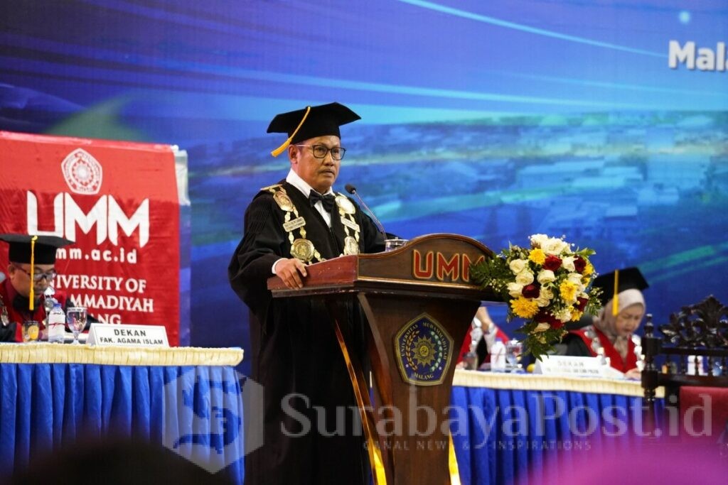 Rektor UMM, Prof. Dr. Nazaruddin Malik, M.Si memberikan sambutan dalam kegiatan wisuda ke 118. (Sumber UMM).