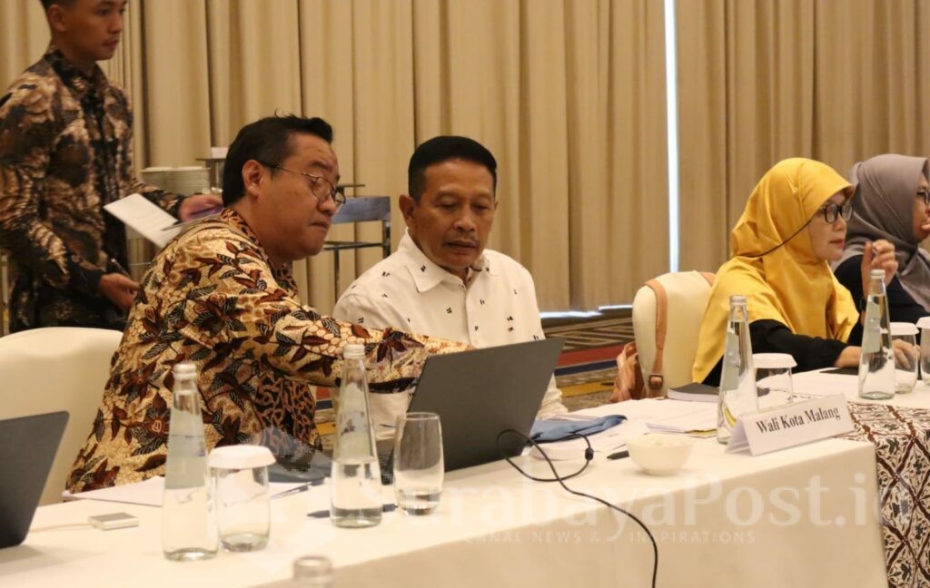 Walikota Wahyu Hidayat didampingi Kepala DLH Kota Malang, Noer Rahman Wijaya